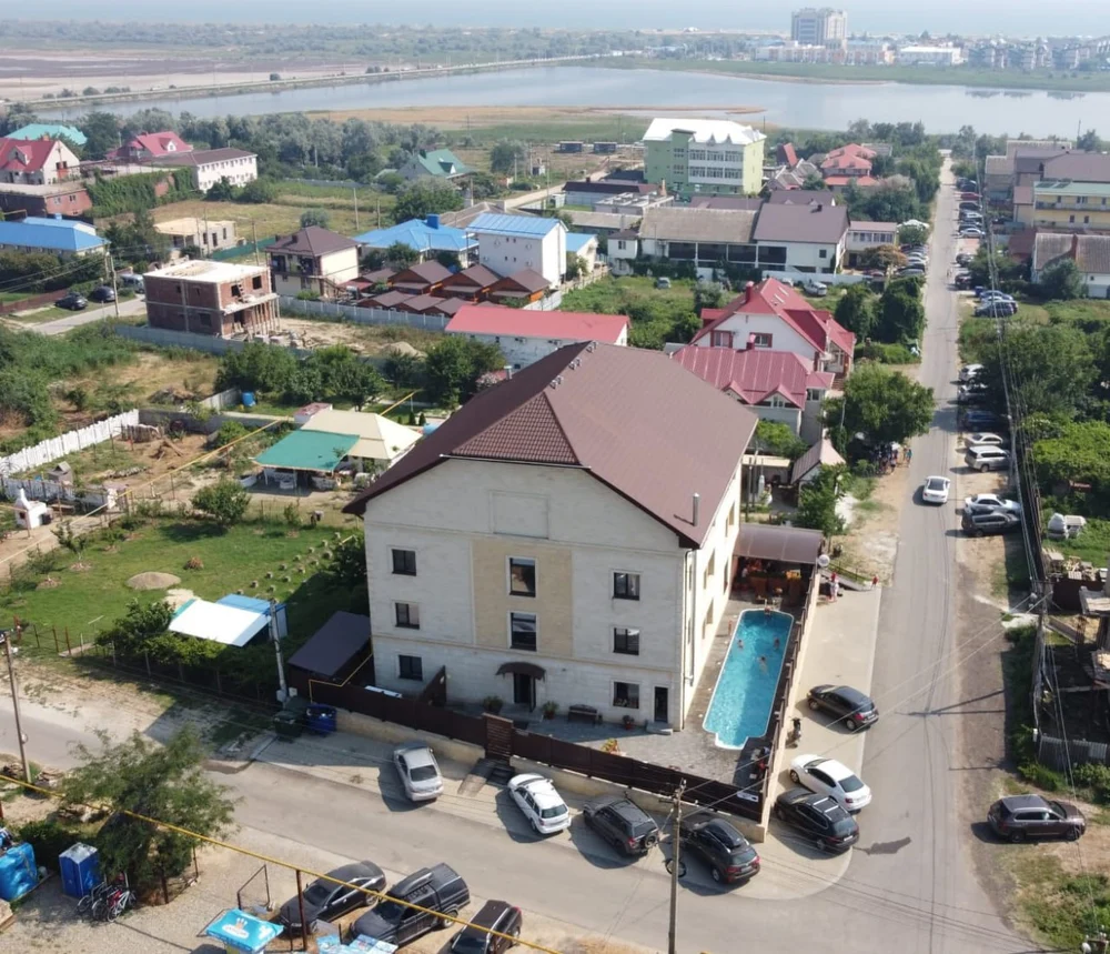 Гостевой дом "Azur 21" закрыт на зимний сезон.

Открытие с 06.06.2026