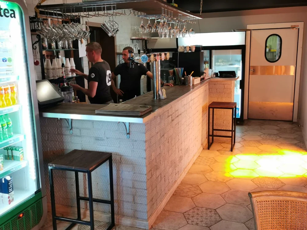 Кафе "AZUR 21" закрыто на зимний сезон.