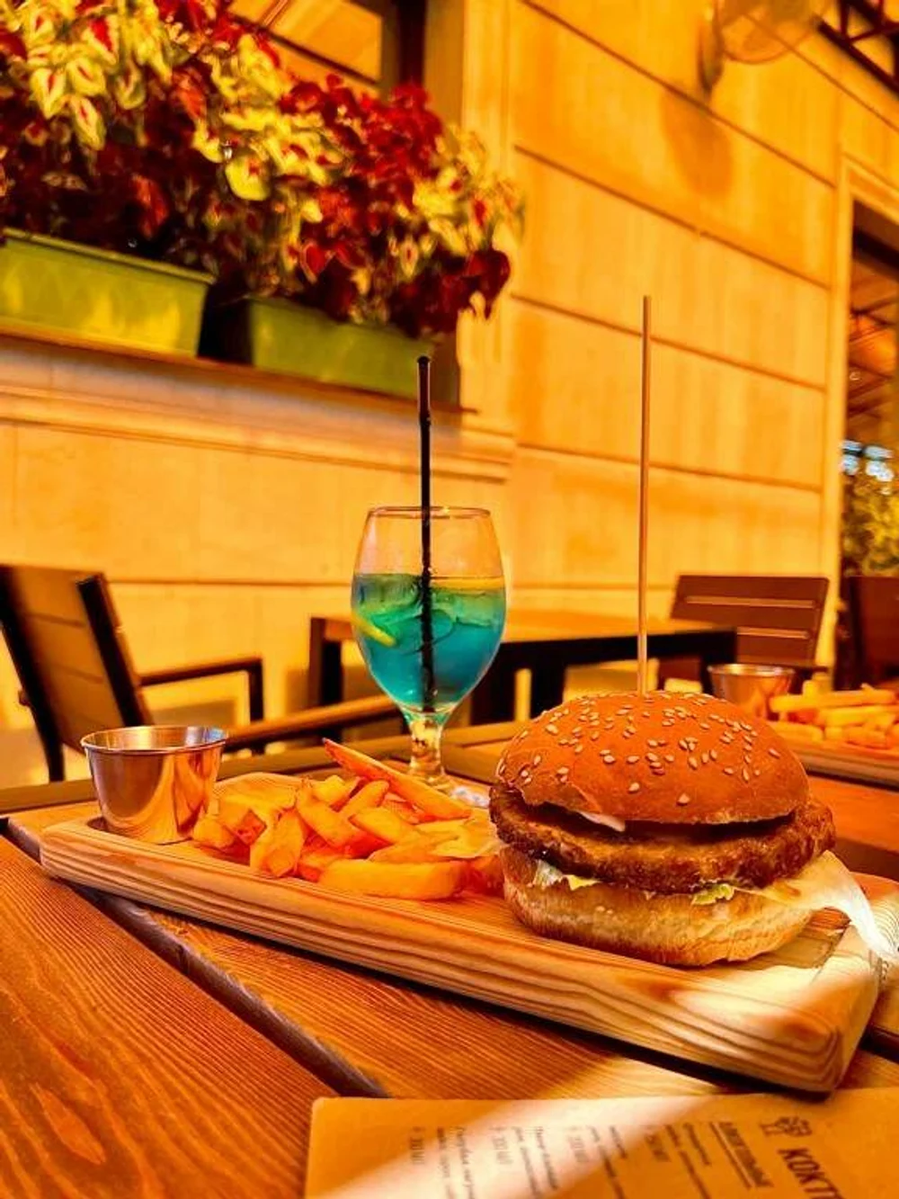 Кафе "AZUR 21" закрыто на зимний сезон.